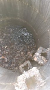 Voller Übergabeschacht, Leitung zur Straße verstopft.